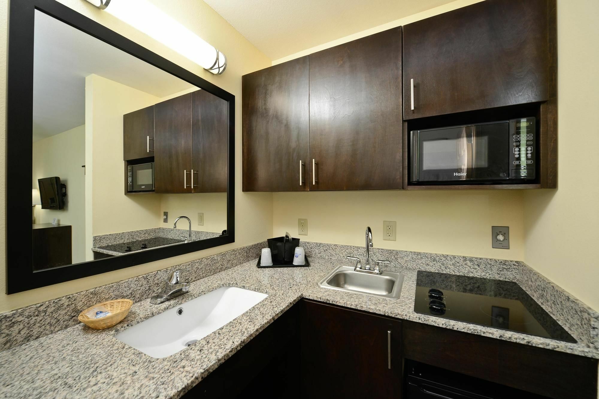 Americas Best Value Inn Lake Charles Interstate 210 Værelse billede